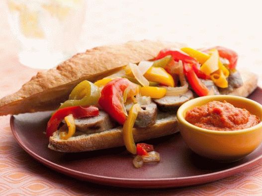Photo Hot dogs with grilled sausages, sweet pepper, onions and curry sauce