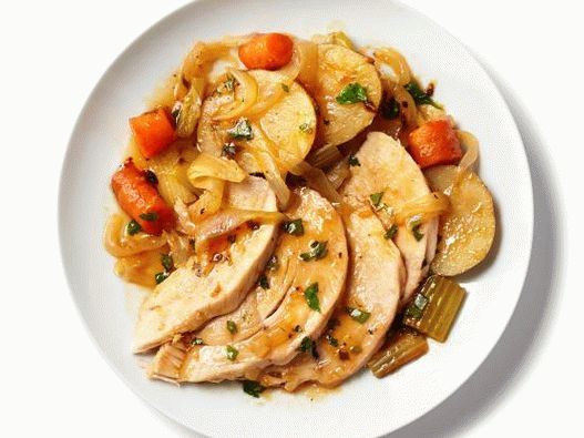Photo Turkey stewed with root vegetables and thyme in a slow cooker