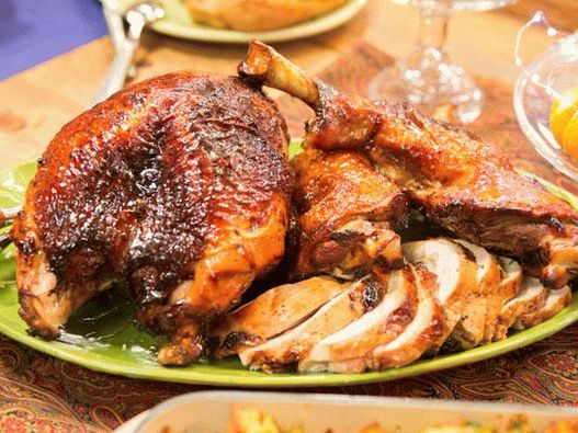 Photo Turkey in cider brine, baked under maple-cider glaze