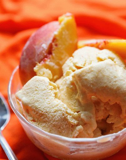 Photo Yogurt Ice Cream with Peaches