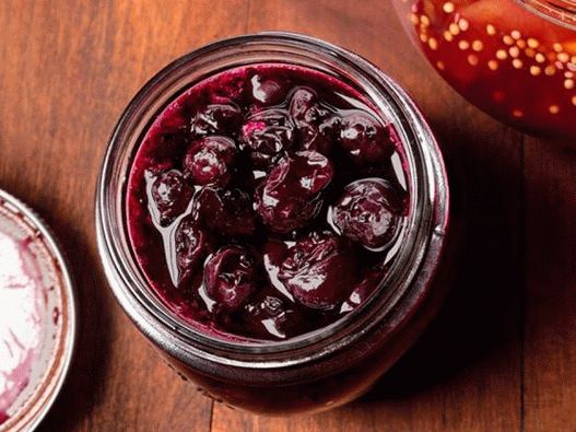 Blueberry jam with maple syrup