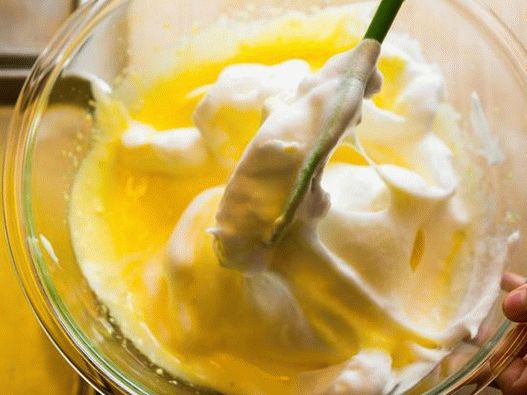 Connect the squirrels with the yolks