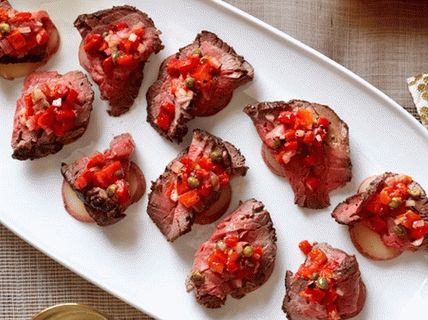 Photo of potato canapé with beef