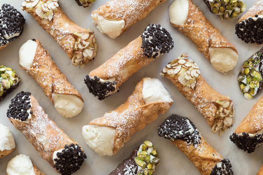 Cannoli Photo - Caramel Cream Tubes
