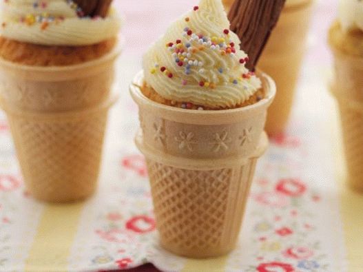 Photo of Cupcakes with condensed caramel in waffle cups