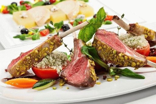 Photo of a rack of lamb breaded from gorgonzola on the grill