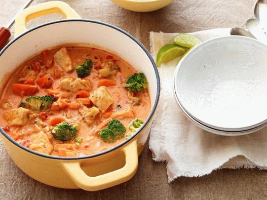 Photo of Curry in Coconut Milk with Chicken and Cauliflower