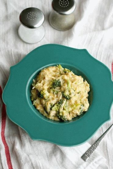 Photo of curry with chicken and broccoli