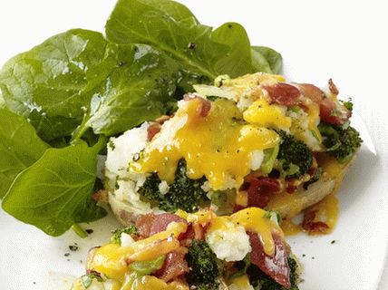 Photo Potatoes Stuffed with Broccoli and Cheddar Cheese