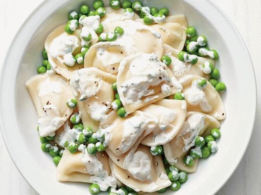 Photo Potato dumplings with green peas