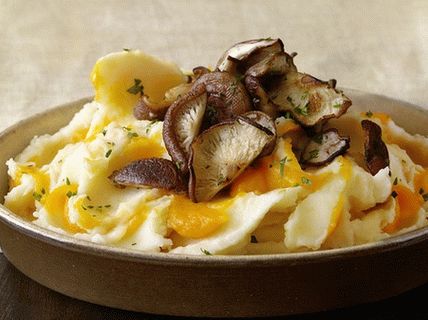 Photo of mashed potato and pumpkin with shiitake mushrooms