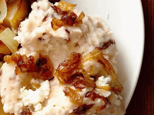 Photo Mashed potatoes with goat cheese and caramelized shallots