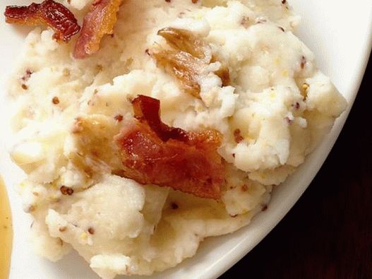 Photo Mashed potatoes with baked garlic and bacon