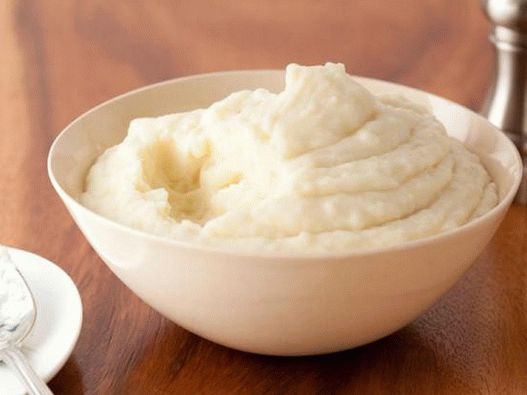 Photo Mashed potatoes with baked garlic and mascarpone cheese