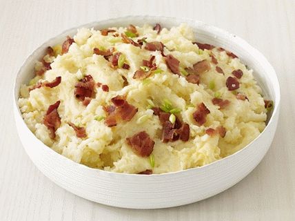Photo mashed potatoes with cheddar cheese