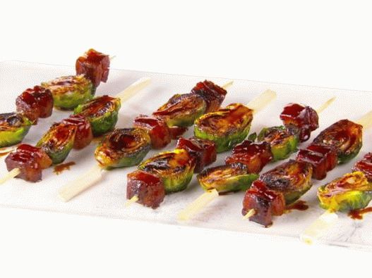 Photo of Brussels sprouts and bacon kebab in a grill pan