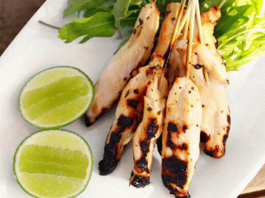Photo of chicken kebab in marinade