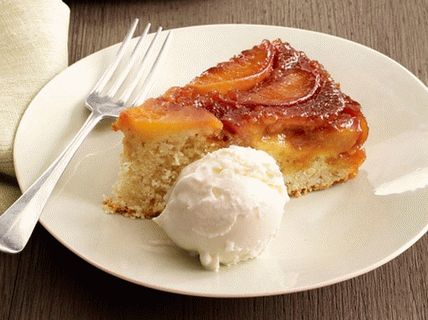 Photo Cupcake with Peaches and Almonds