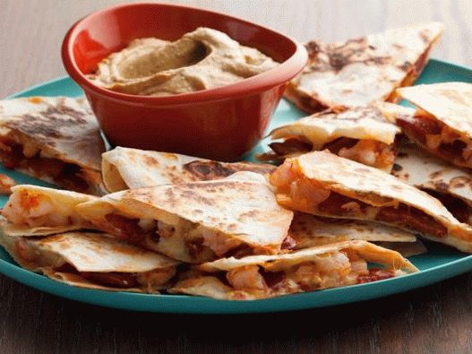 Photo of Quesadilla with shrimp, chorizo   and guacamole sauce