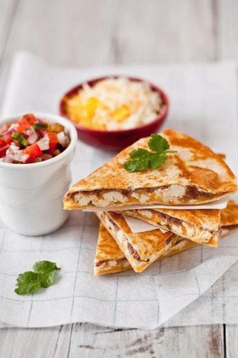 Photo of Quesadilla with chicken, black beans and salsa sauce