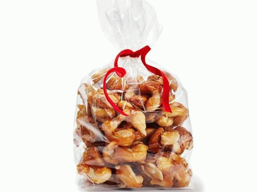 Photo cashew in caramel