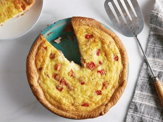 Photo of quiche with ham, tomato and cheese
