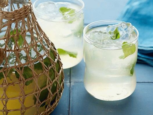 Cocktail Photography - Mint Lemonade with Rum