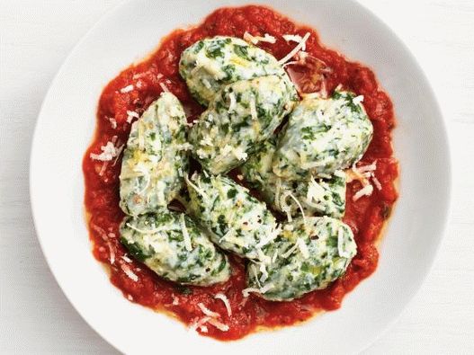 Photo of dumplings with spinach and ricotta cheese in tomato sauce