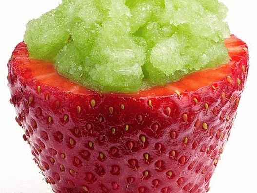 Photo Strawberry shots with basil granite