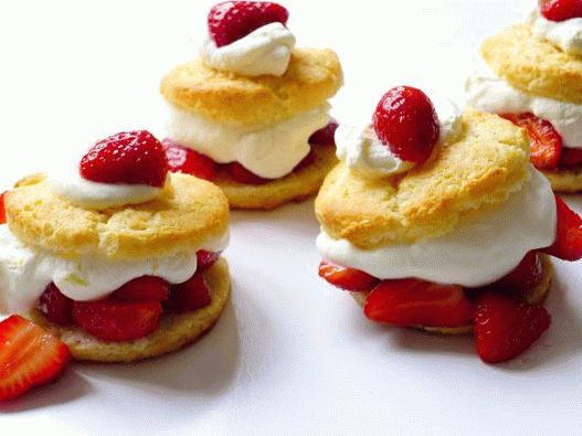 Photo Strawberry cookies with coconut, almond flour and tapioca