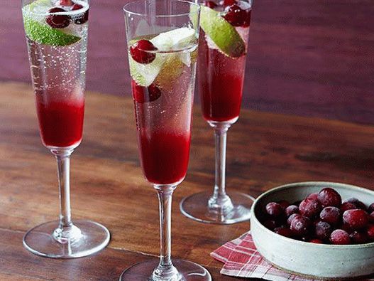 Photo Cranberry cocktail with champagne