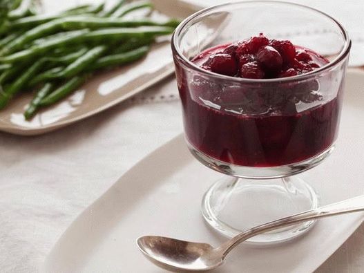 Cranberry-apple ginger chutney sauce
