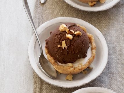 Photo Coconut muffins with ice cream