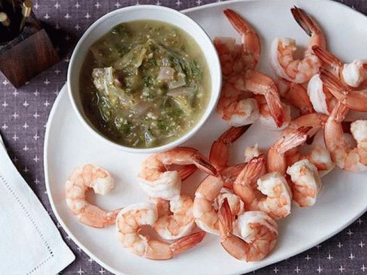 Photo Shrimp cocktail with physalis and horseradish sauce