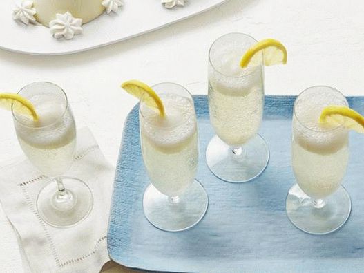 Photo Prosecco cocktail with lemon sorbet