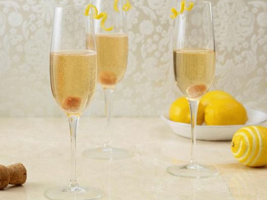 Photo Cocktail with champagne and bitter