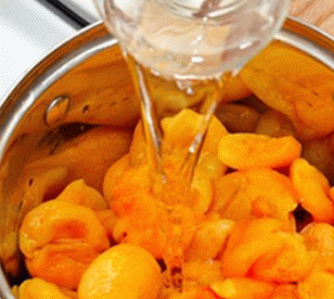 Stewed apricots