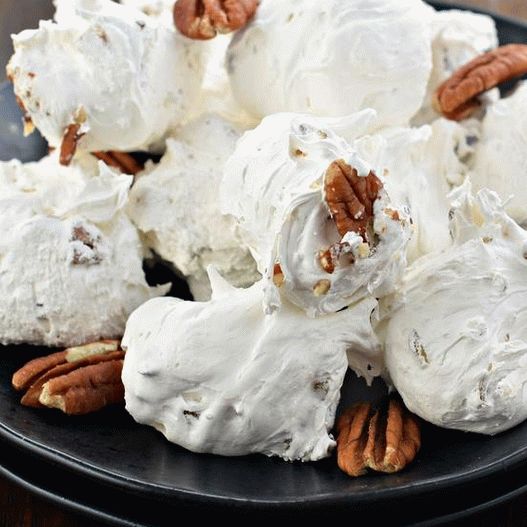 Photo Nougat sweets with nuts