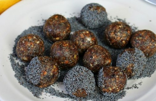 Sweets with poppy seeds