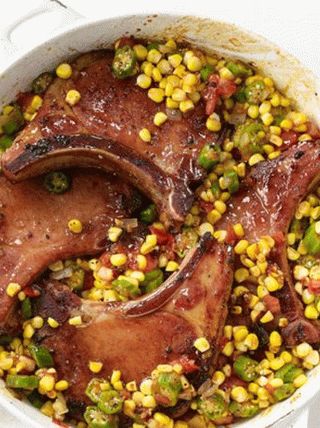 Photo Smoked pork cutlets with corn and okra