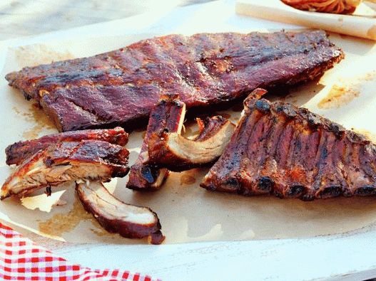 Photo Smoked pork ribs with barbecue sauce