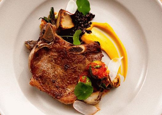 Photo Loin on the bone with banana puree