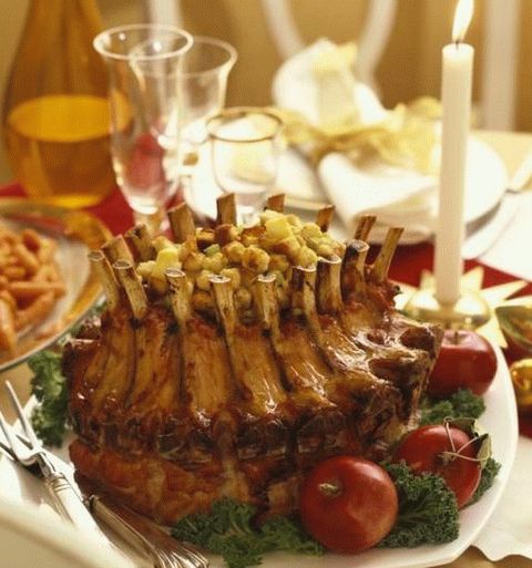 Photo Crown of pork ribs with corn bread