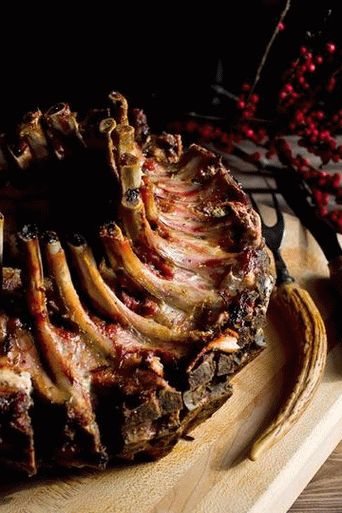 A photo of a Crown of pork loin in royal glaze with gravy