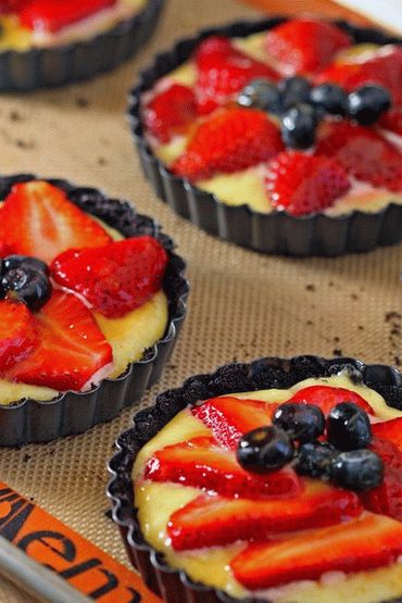 Photo Crumble with strawberries and apples
