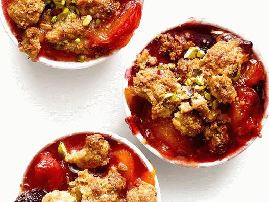 Photo Crumble with plum and nectarine and pistachio topping