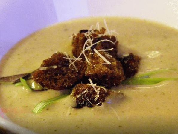 Cream of soup with porcini mushrooms