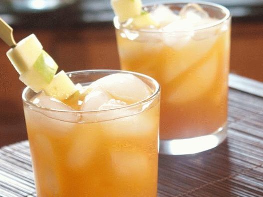 Photo Strong alcoholic apple cider cocktail
