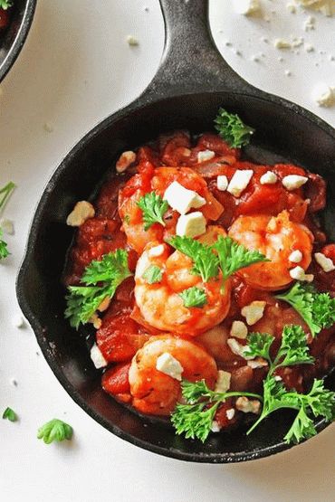 Photo Shrimps baked with tomatoes and ouzo