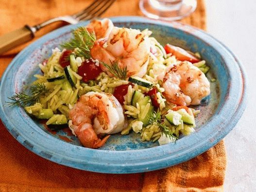 Greek salad with grilled shrimps and vinaigrette sauce